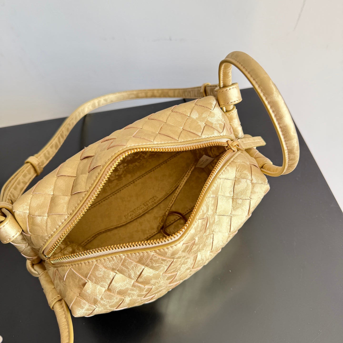 Bottega Veneta 2026 Loop Bag 21cm Intrecciato Woven Leather