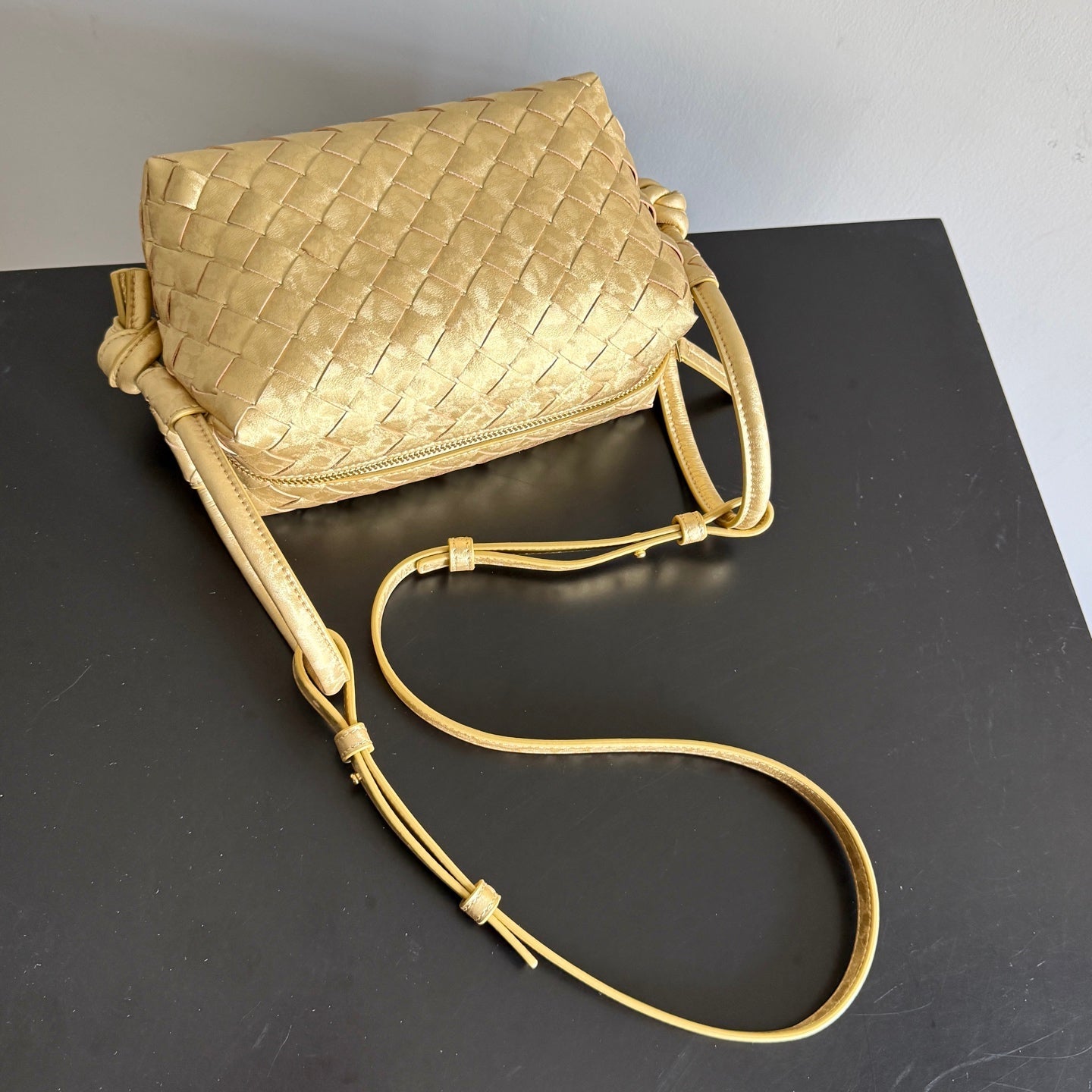 Bottega Veneta 2026 Loop Bag 21cm Intrecciato Woven Leather