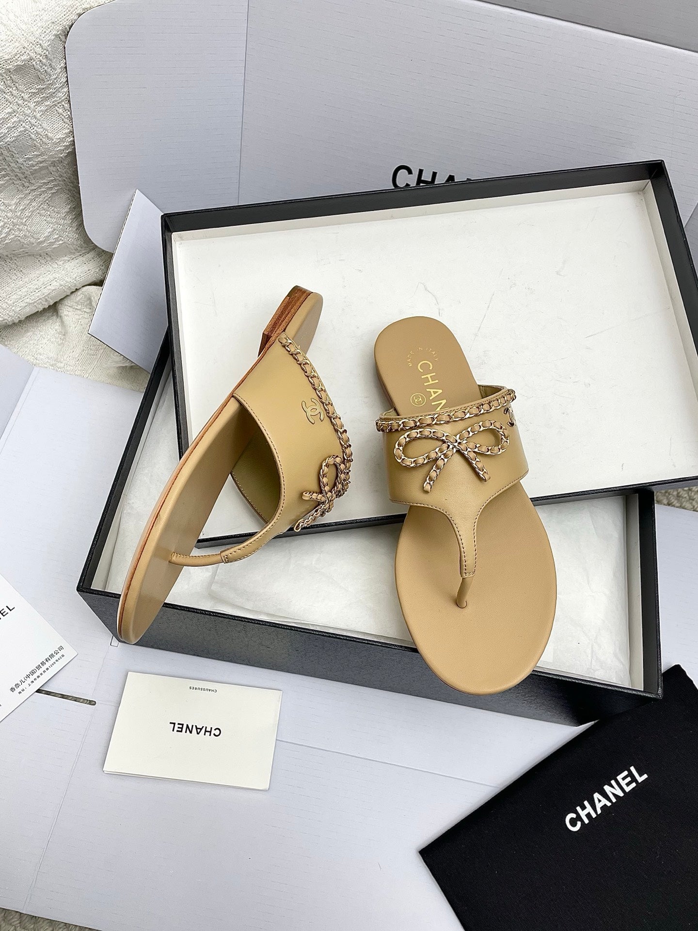 CC 26s Thong Sandals Beige Sheepskin 645321
