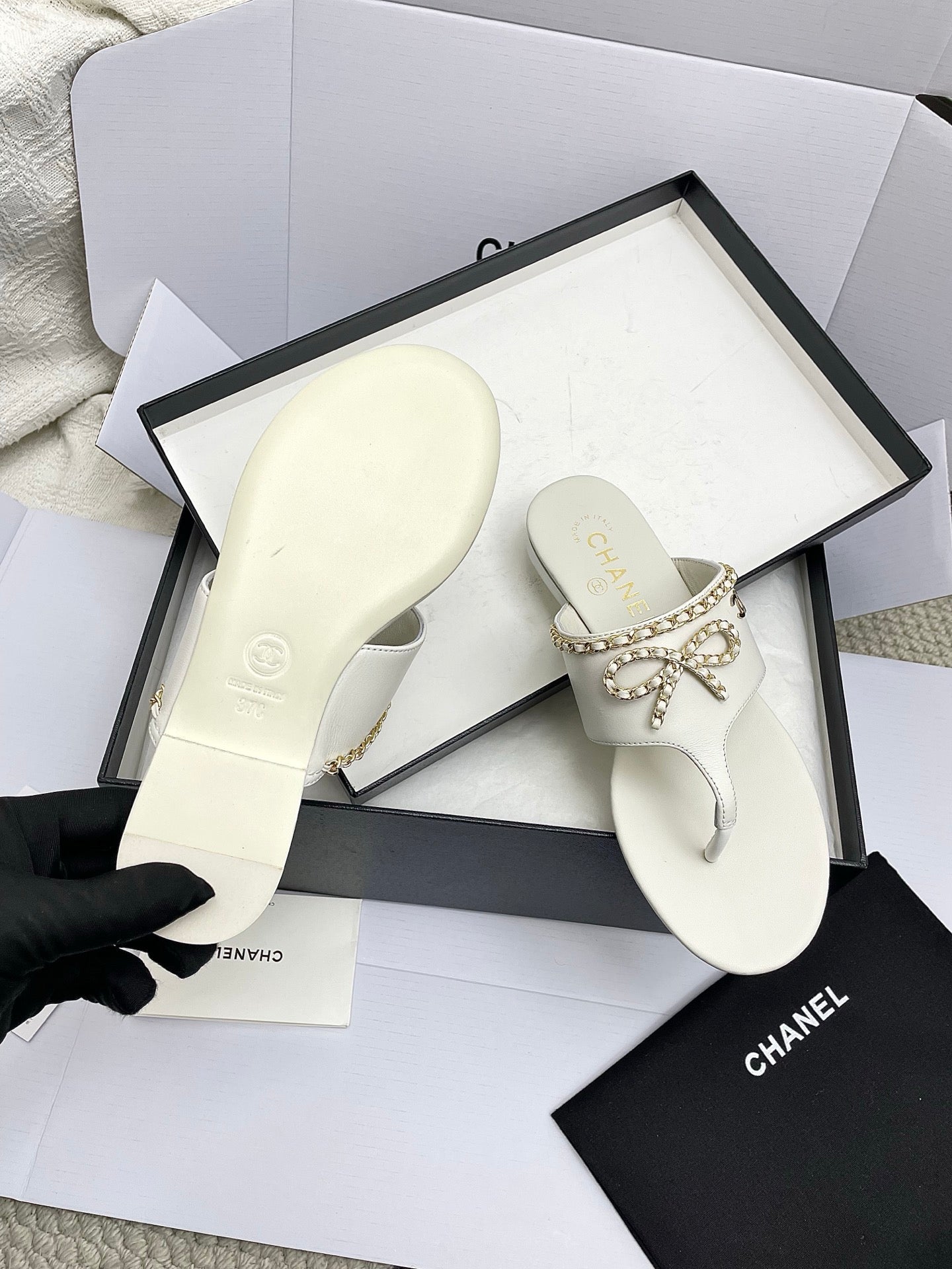 CC 26s Thong Sandals White Sheepskin 645323
