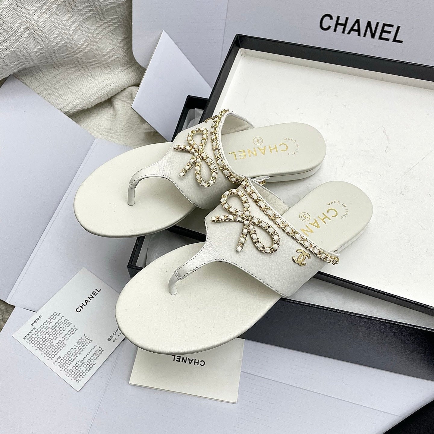 CC 26s Thong Sandals White Sheepskin 645323