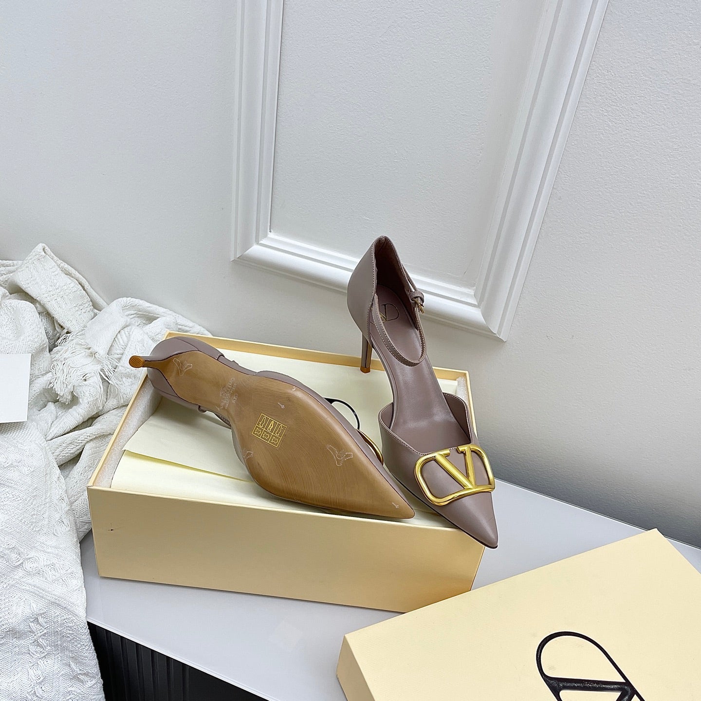 VT 26s Mary Jane Sandals 60 Cowhide Gold Buckle