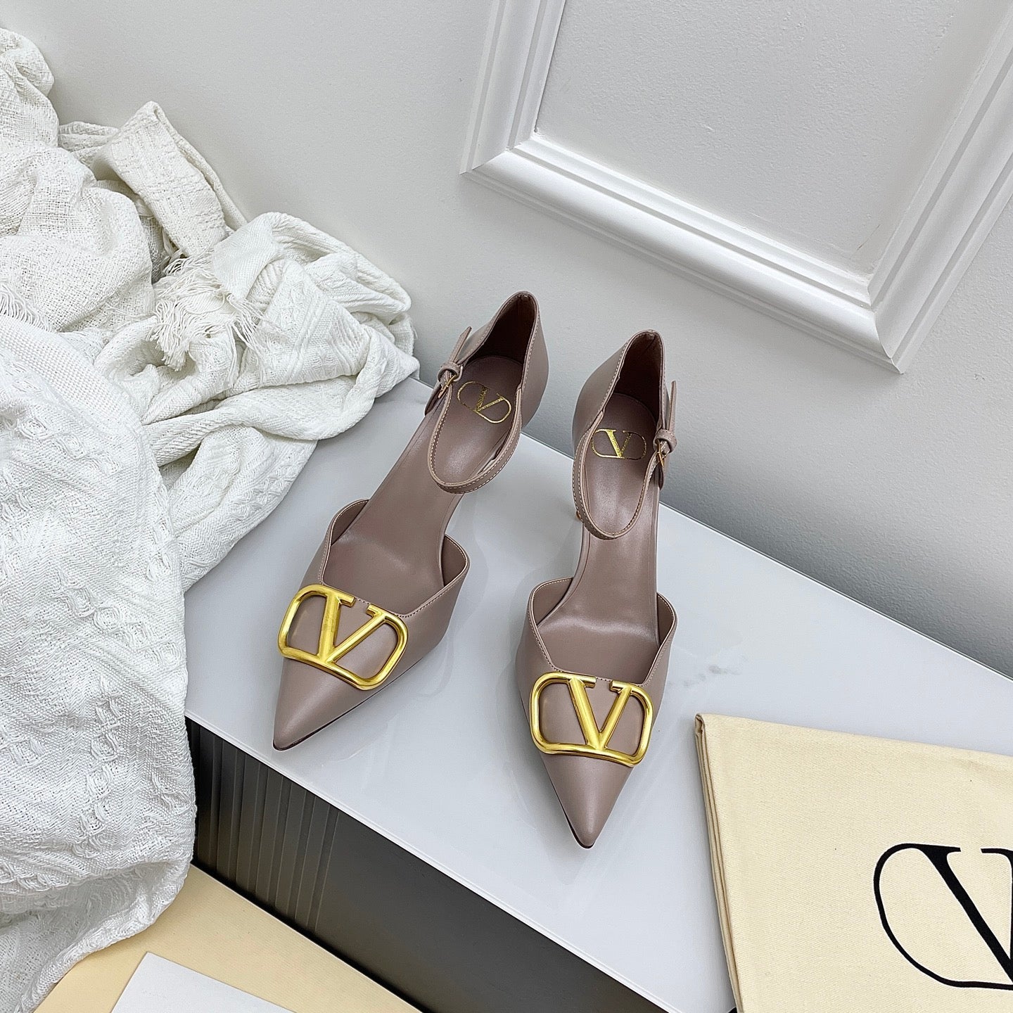 VT 26s Mary Jane Sandals 60 Cowhide Gold Buckle