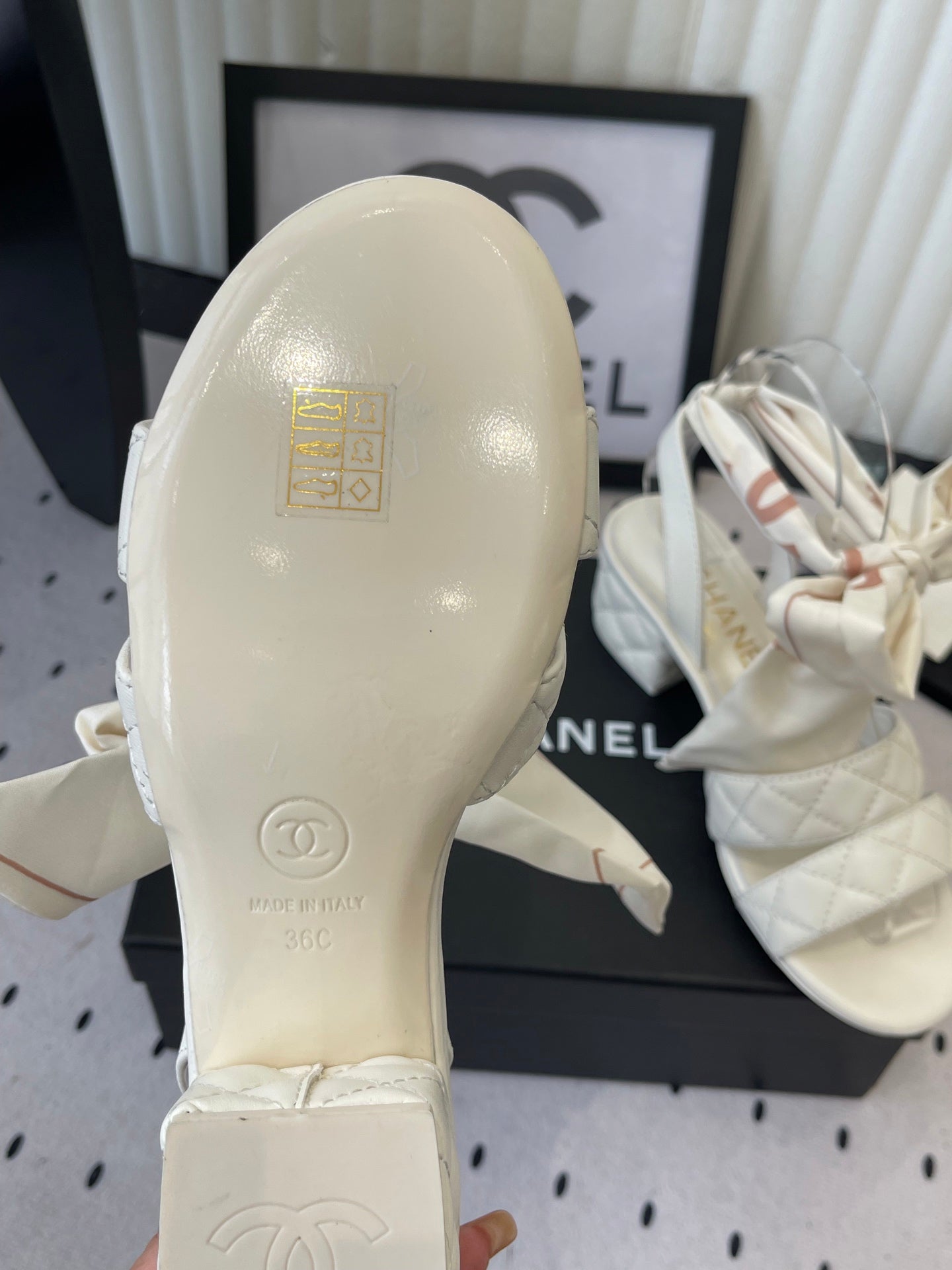 CC 26s Sandals 55 White Sheepskin 650079