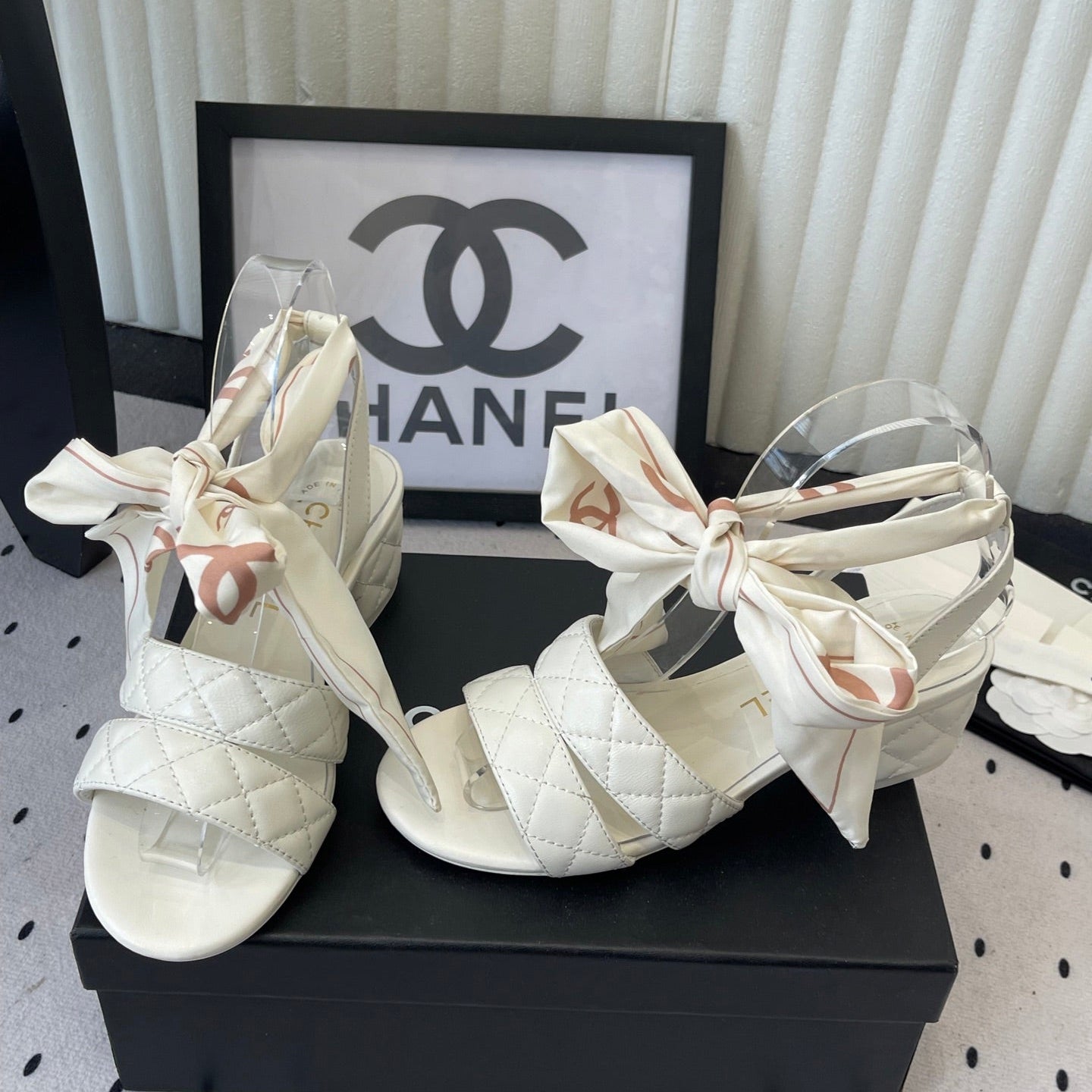 CC 26s Sandals 55 White Sheepskin 650079