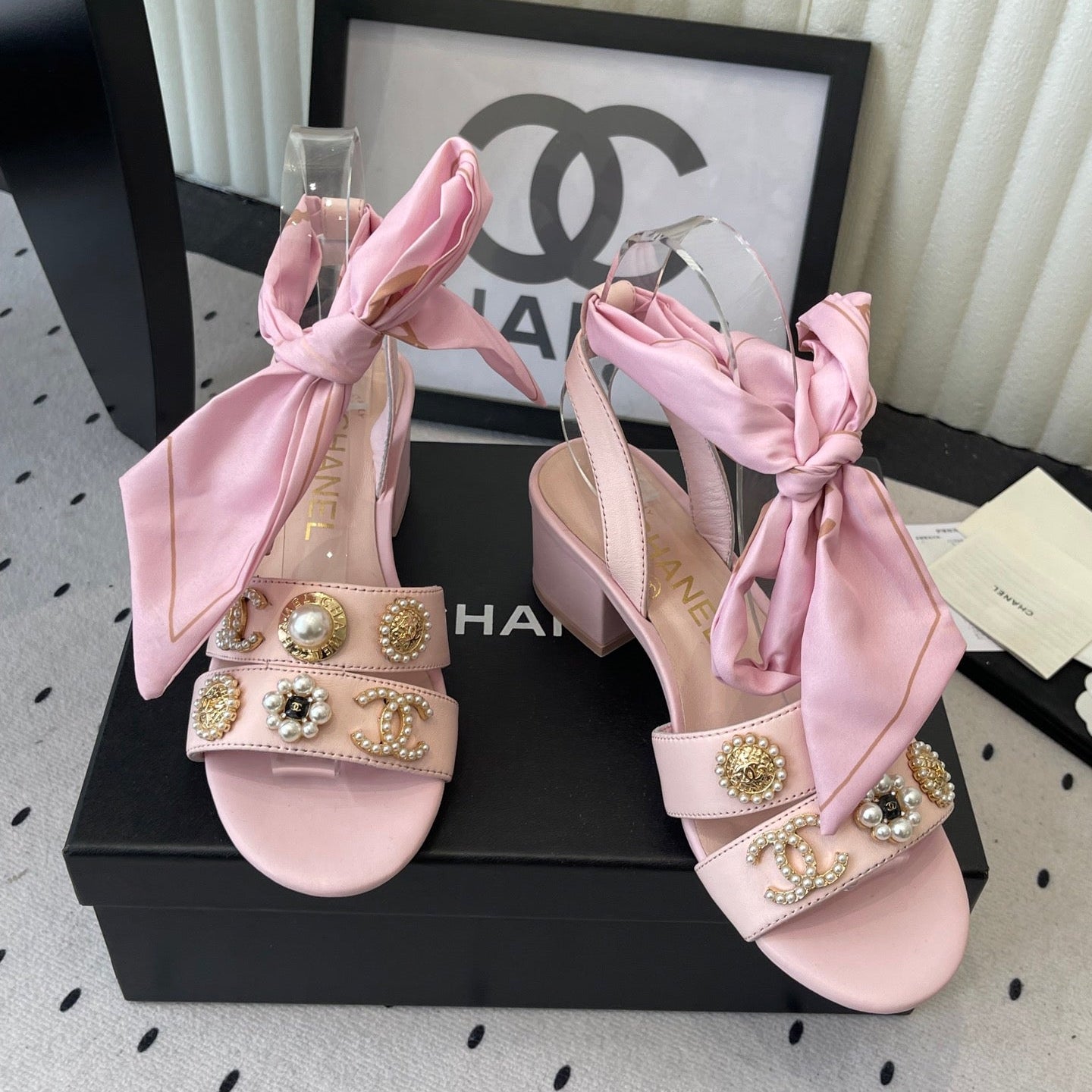 CC 26s Sandals 55 White Sheepskin Mixed Gold Charm 650084