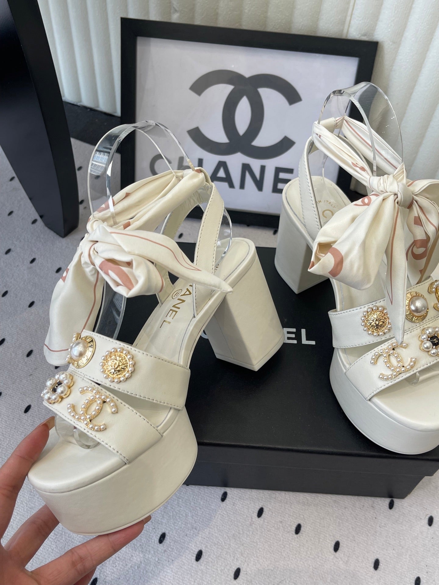 CC 26s Platform Sandals 75 White Sheepskin Mixed Gold Charm 650089