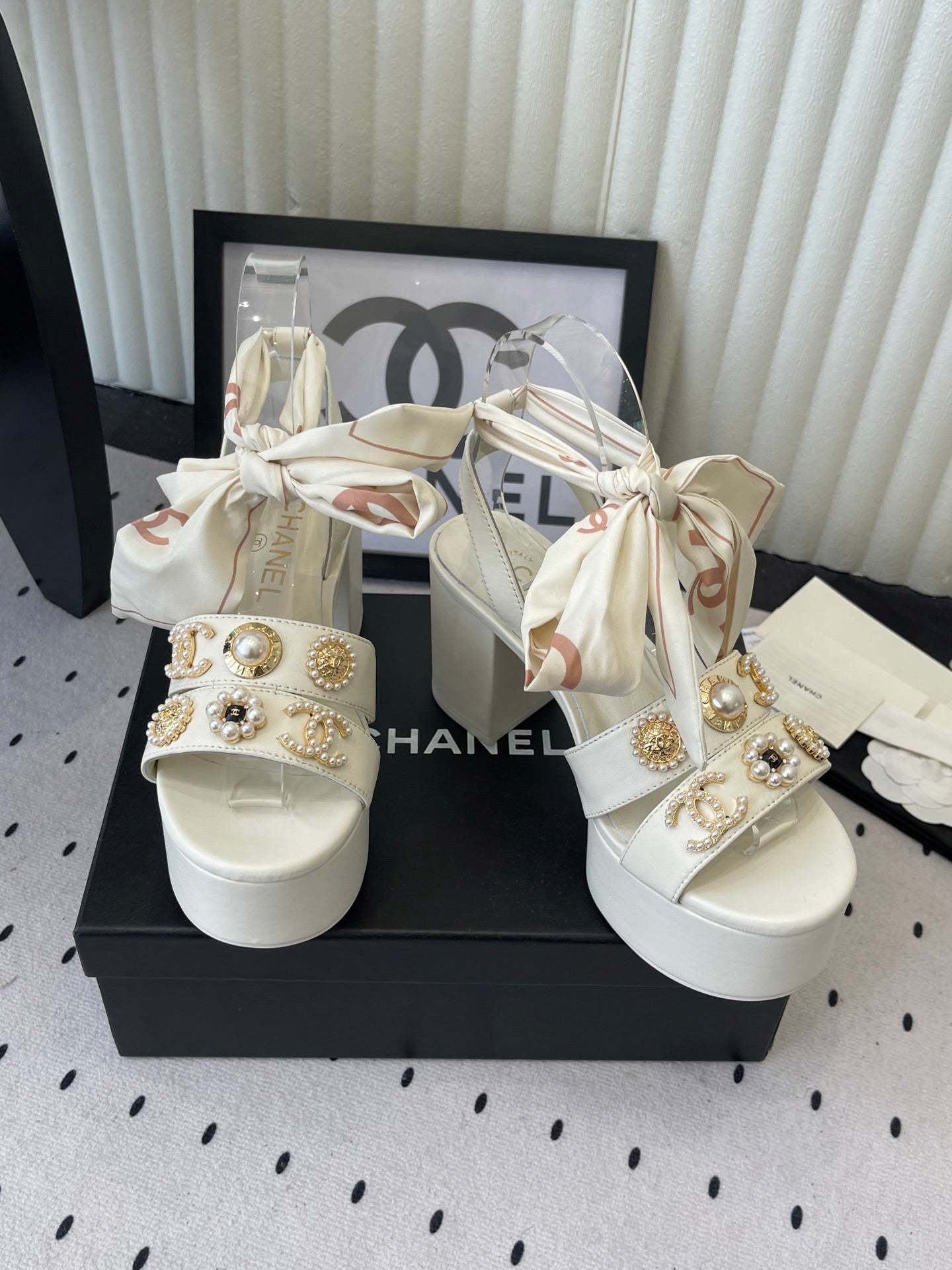 CC 26s Platform Sandals 75 White Sheepskin Mixed Gold Charm 650089