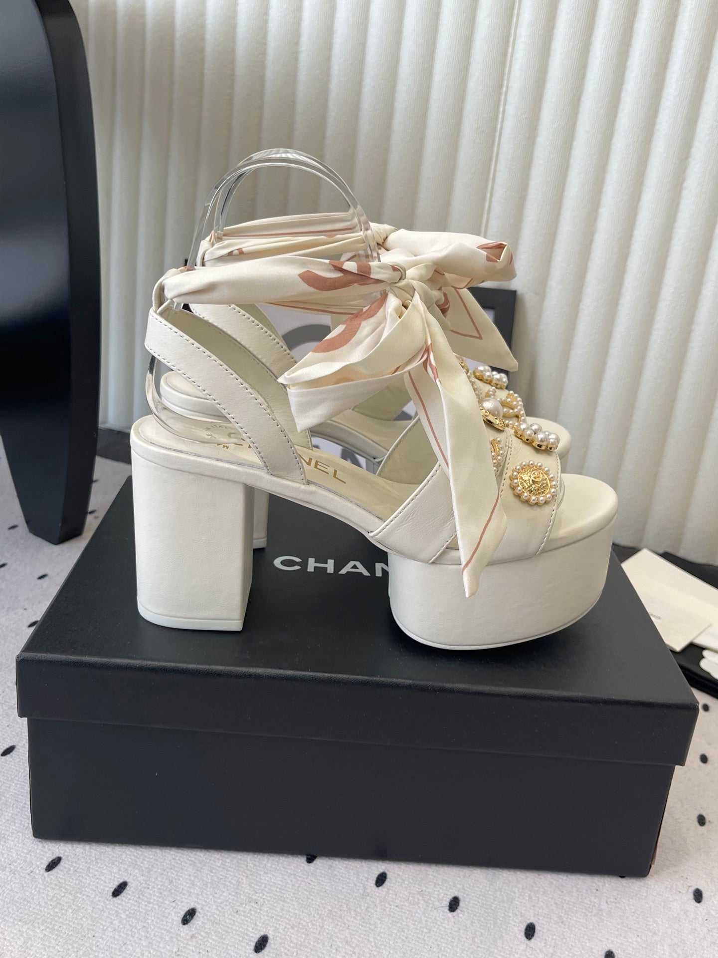 CC 26s Platform Sandals 75 White Sheepskin Mixed Gold Charm 650089