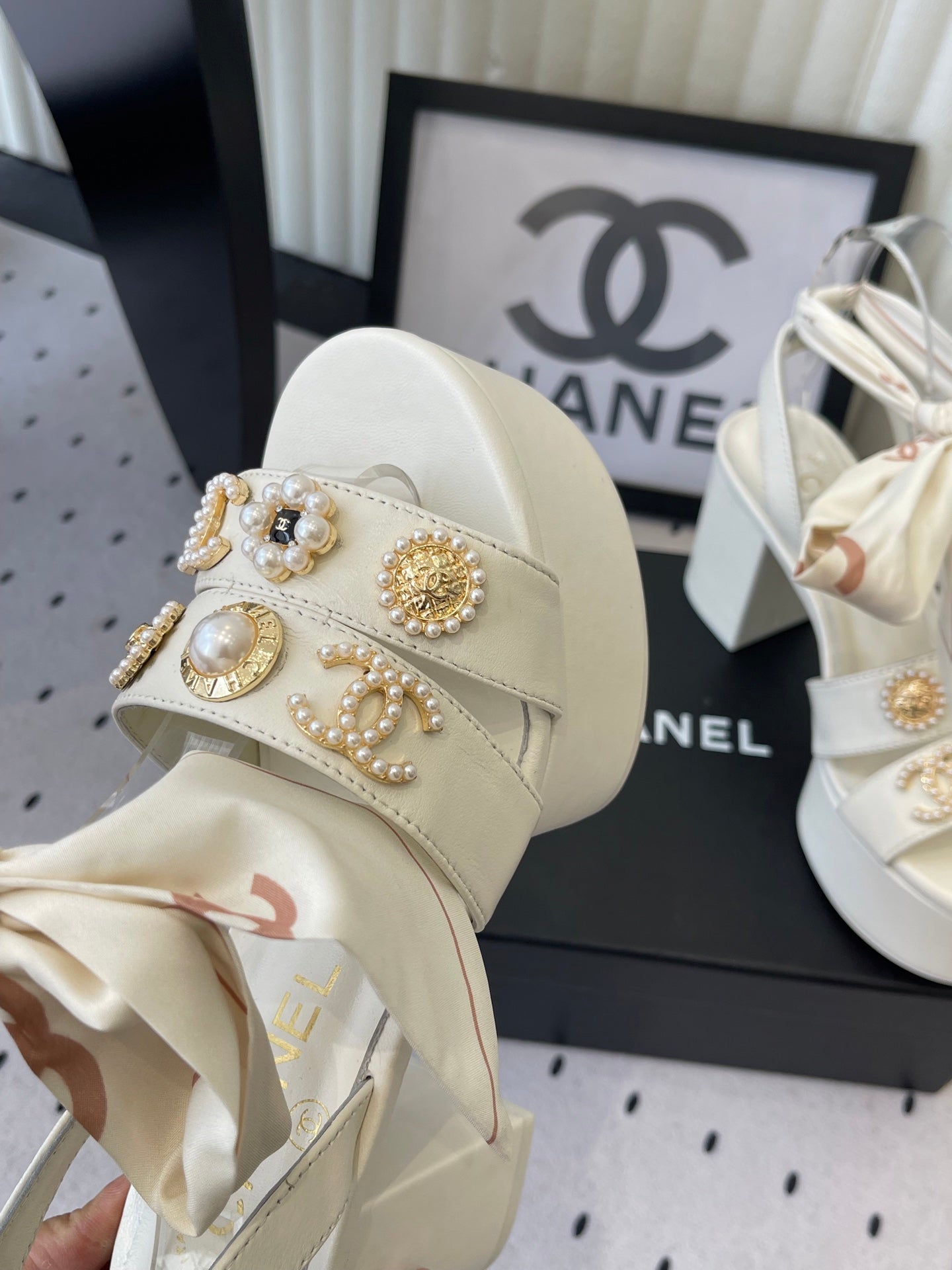 CC 26s Platform Sandals 75 White Sheepskin Mixed Gold Charm 650089