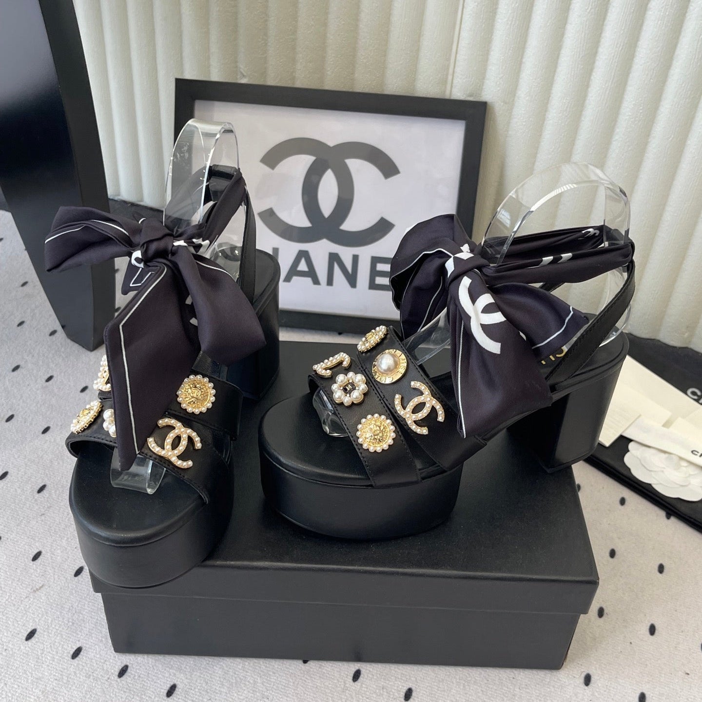 CC 26s Platform Sandals 75 Black Sheepskin Mixed Gold Charm 650091