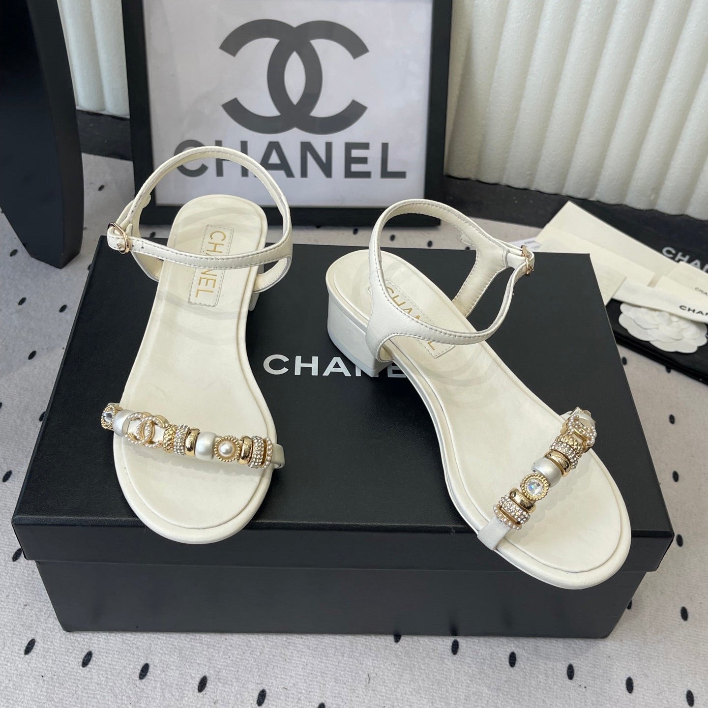 CC 26s Sandals 35 White Sheepskin Pearls 650098
