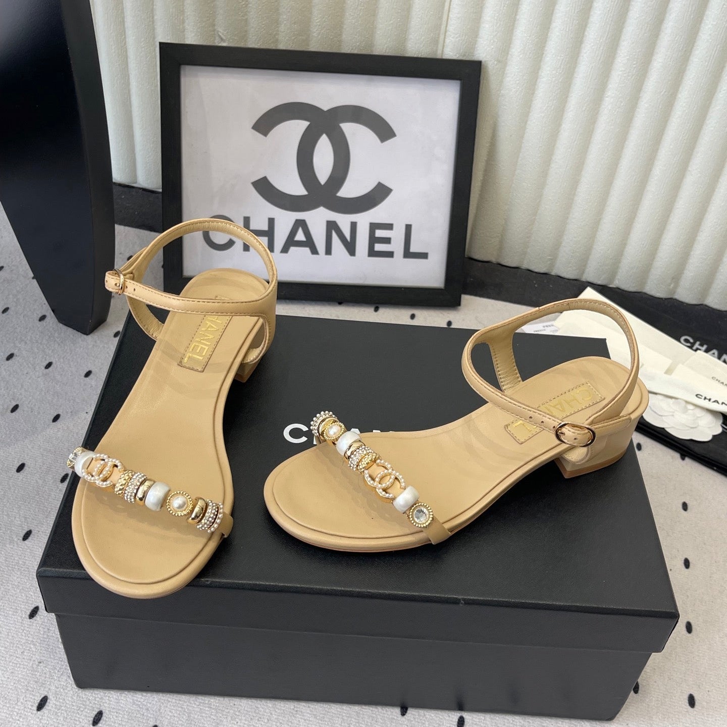CC 26s Sandals 35 Beige Sheepskin Pearls 650099