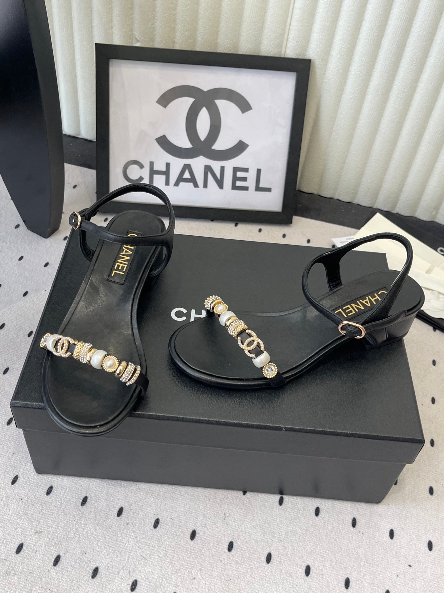 CC 26s Sandals 35 Black Sheepskin Pearls 650100