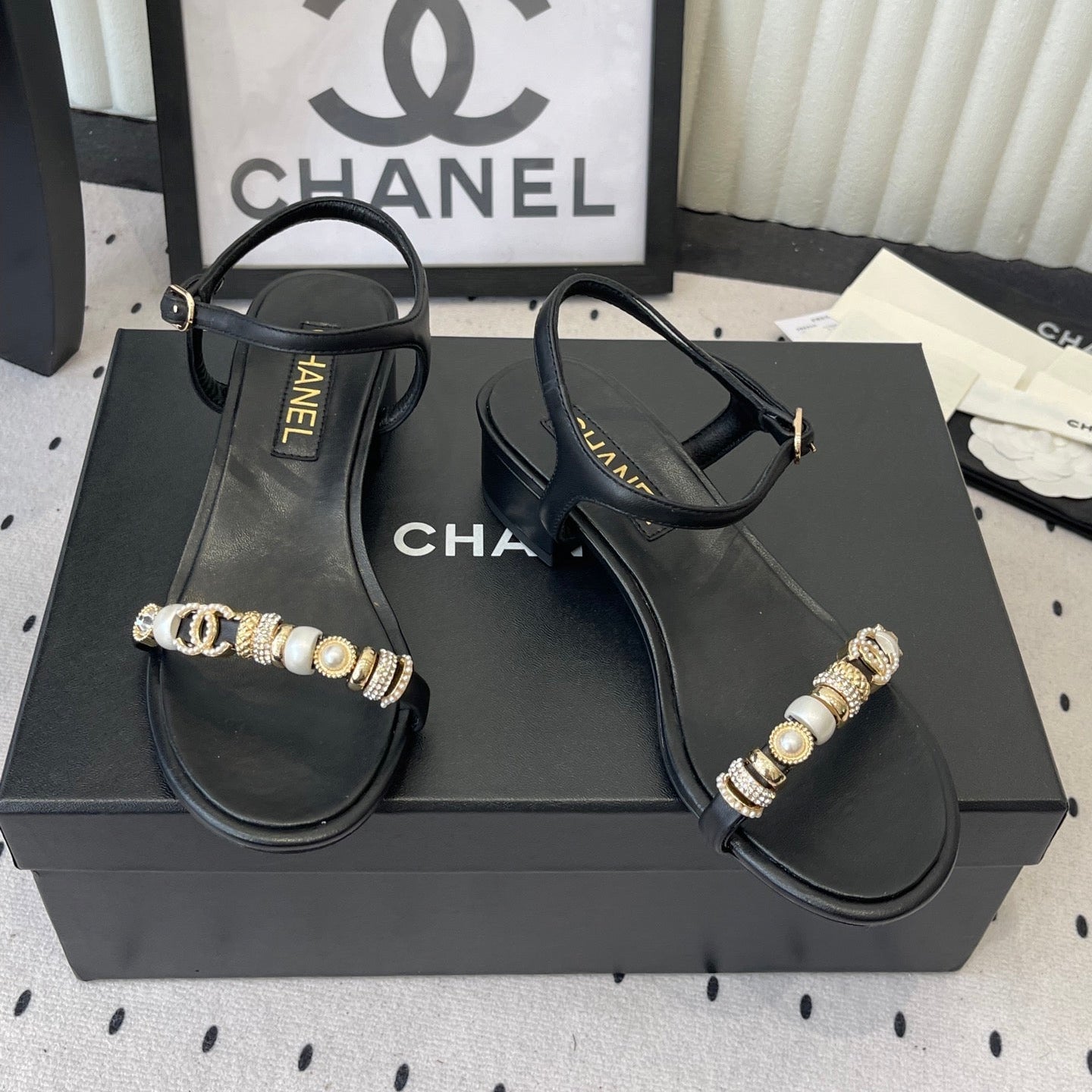 CC 26s Sandals 35 Black Sheepskin Pearls 650100