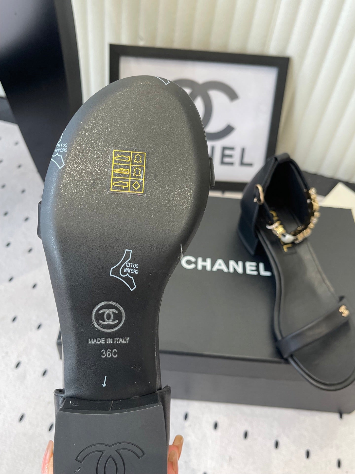 CC 26s Sandals 35 Black Sheepskin 650102