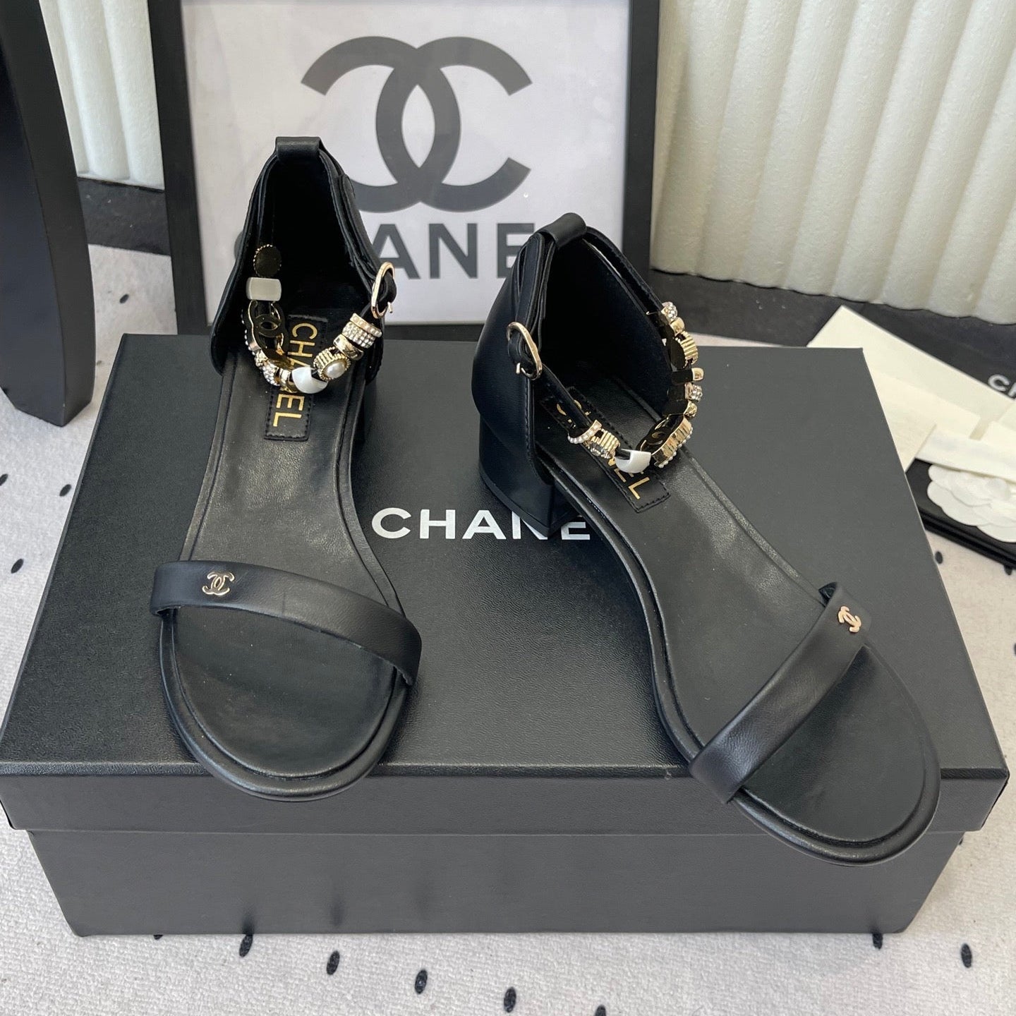 CC 26s Sandals 35 Black Sheepskin 650102