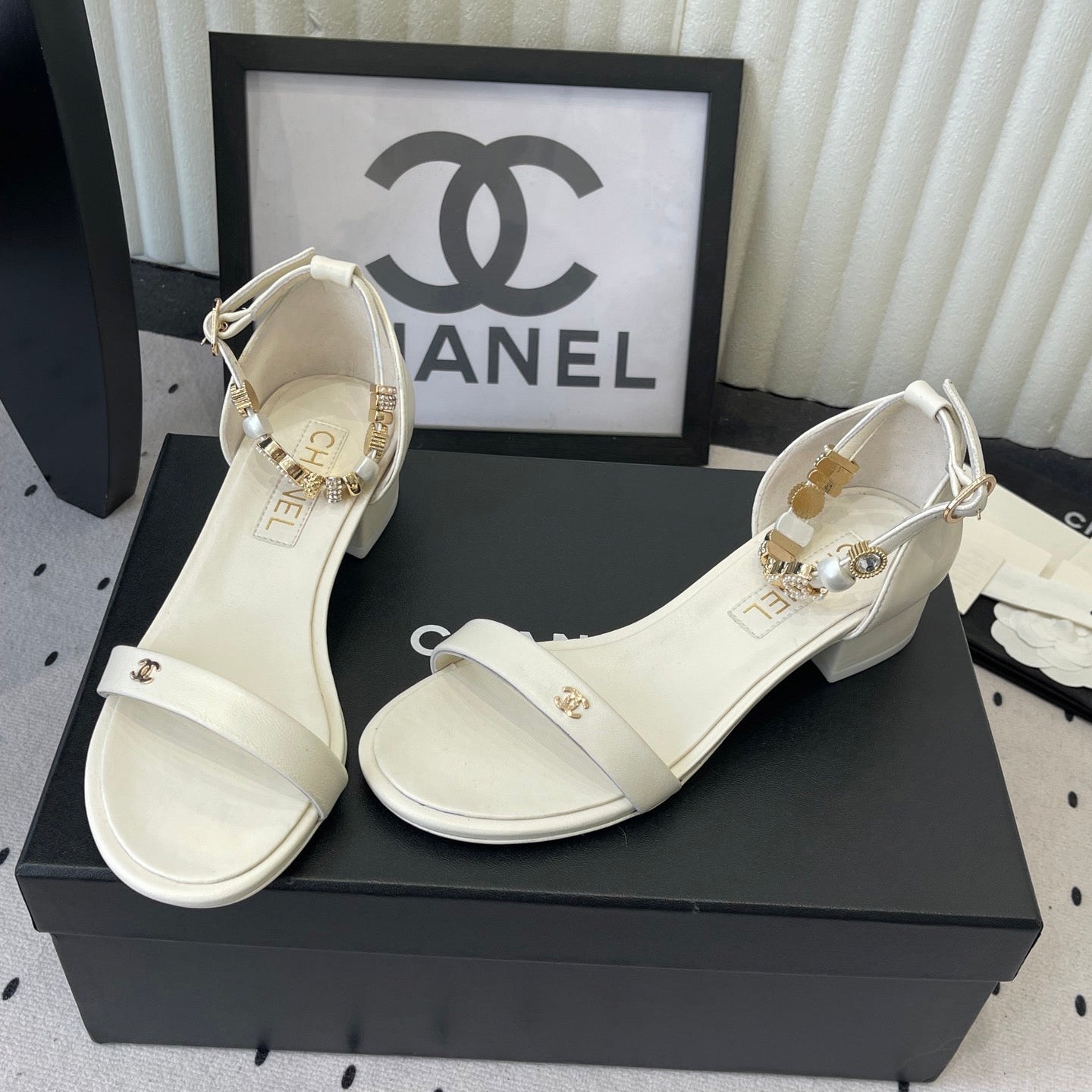 CC 26s Sandals 35 White Sheepskin 650105
