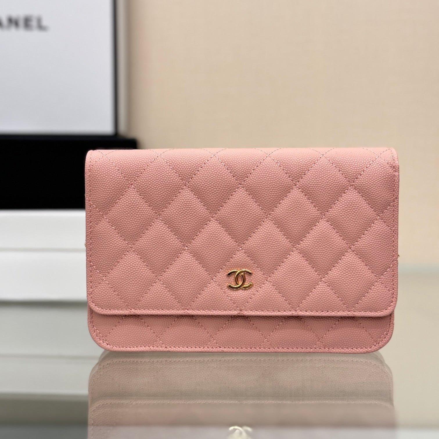 WOC 19CM CAVIAR GOLD HARDWARE