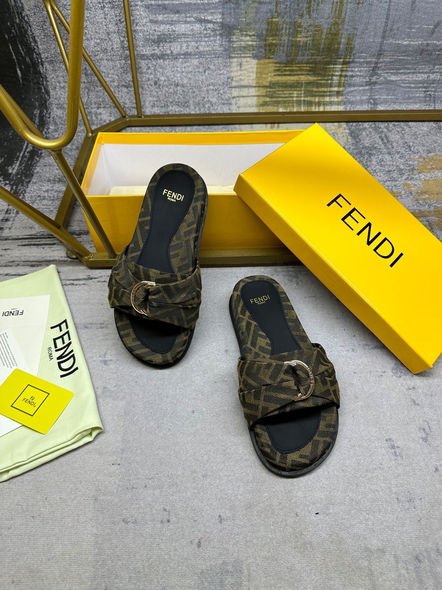 FF Feel 10 Olive Black FF jacquard Slide