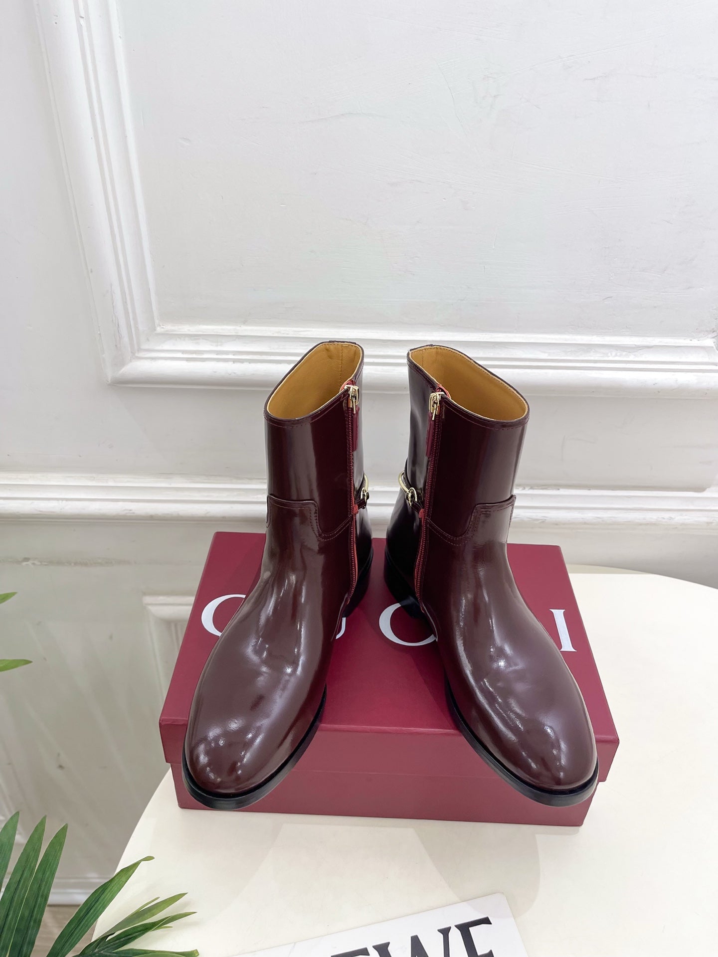 Gucci 25𝐬𝐬 horsebit  ankle boots burgundy patent calfskin 435385