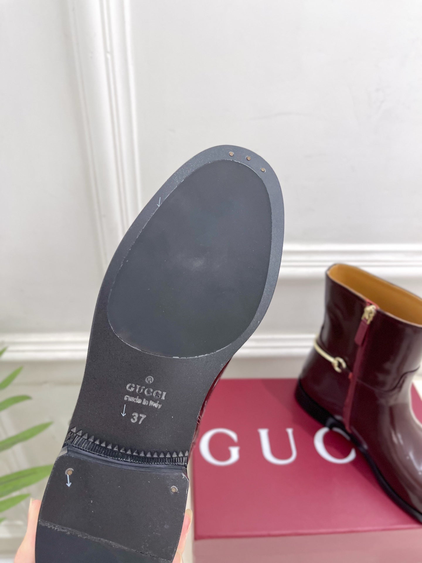 Gucci 25𝐬𝐬 horsebit  ankle boots burgundy patent calfskin 435385
