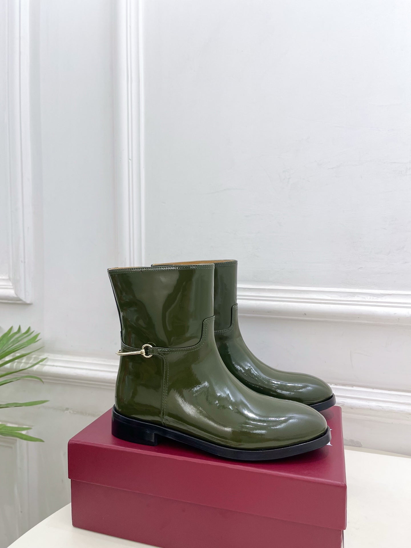 Gucci 25𝐬𝐬 horsebit  ankle boots dark olive green patent calfskin