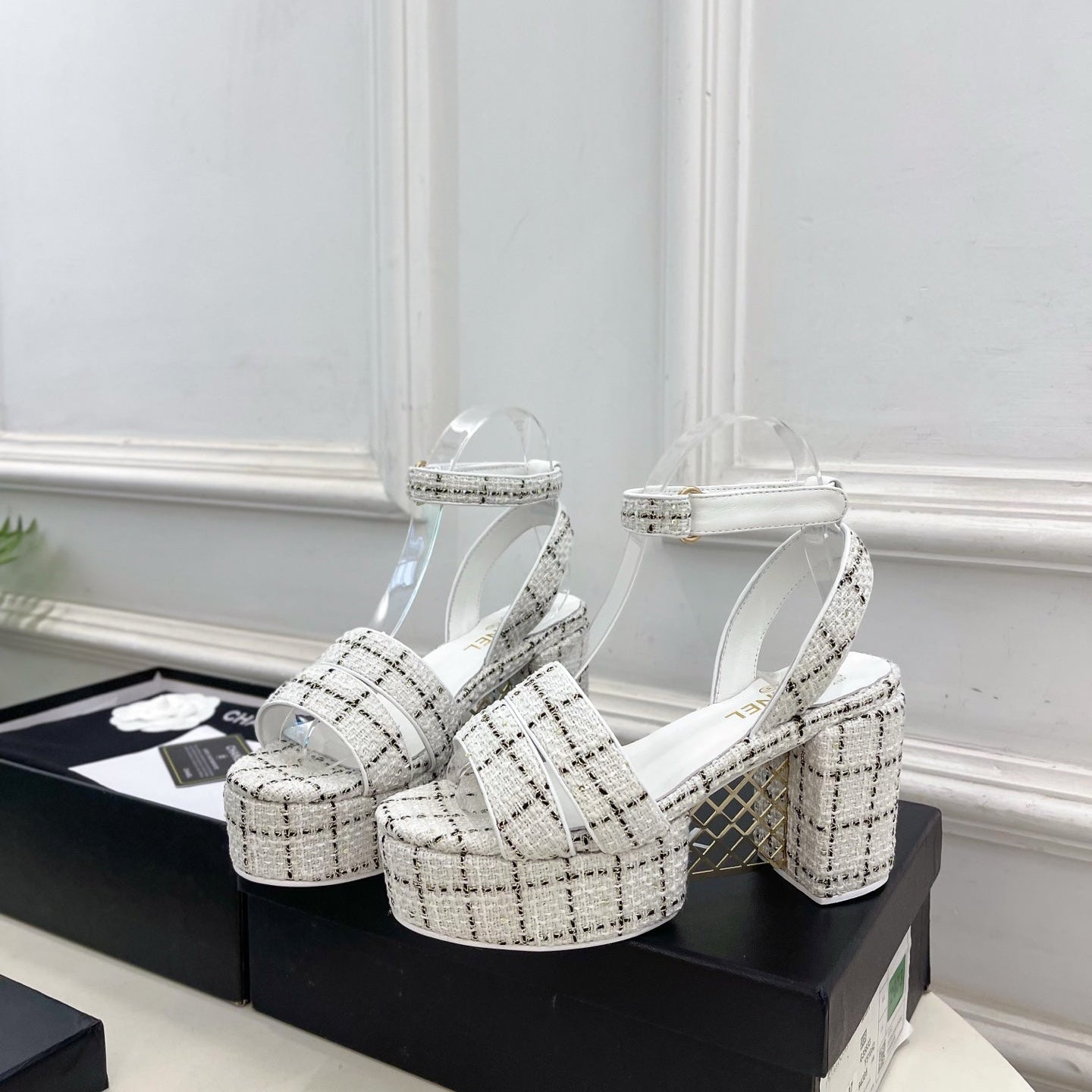 CC 26s HighHeeled Platform Sandals 85 White Black Tweed 631864