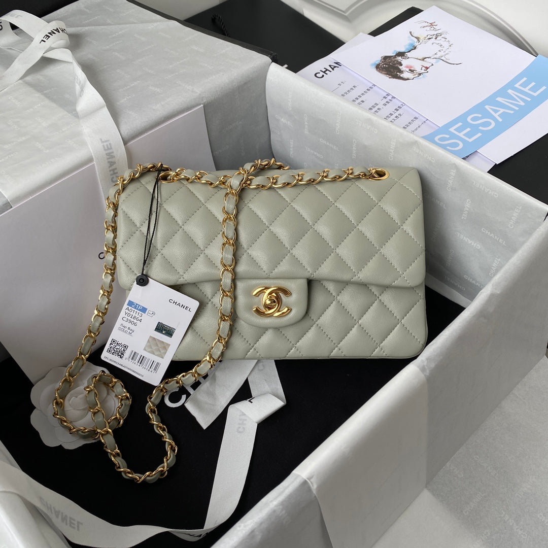 Medium Classic Flap Bag 23cm Lambskin Gold Hardware
